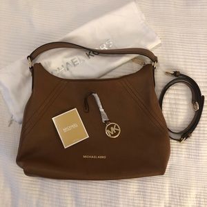 NEW  and never Used Joan Large Pebbled Leather Shoulder bag by Michael Kors